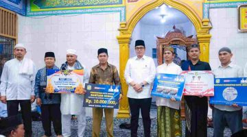 Safari Isya di Masjid Tsamaratul Iman, Rico Waas Jemput Aspirasi Masyarakat & Salurkan Bantuan Hingga Puluhan Juta